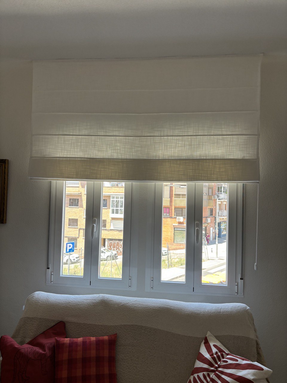 Estor con varilla para control de luz